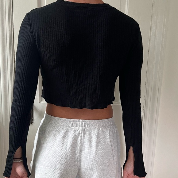 Forever 21 Cropped Long Sleeve With Split Flare Sleeves - Picture 2 of 4